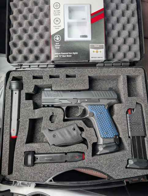 Walther Q4 SF Pistol with Trijicon HD &amp; Lok Grips